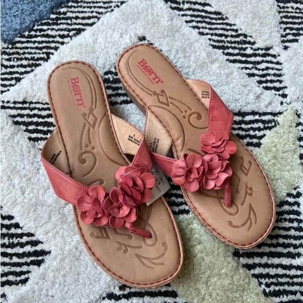 NWT Born Women’s Pink Floral Thong Sandals - Picture 2 of 4